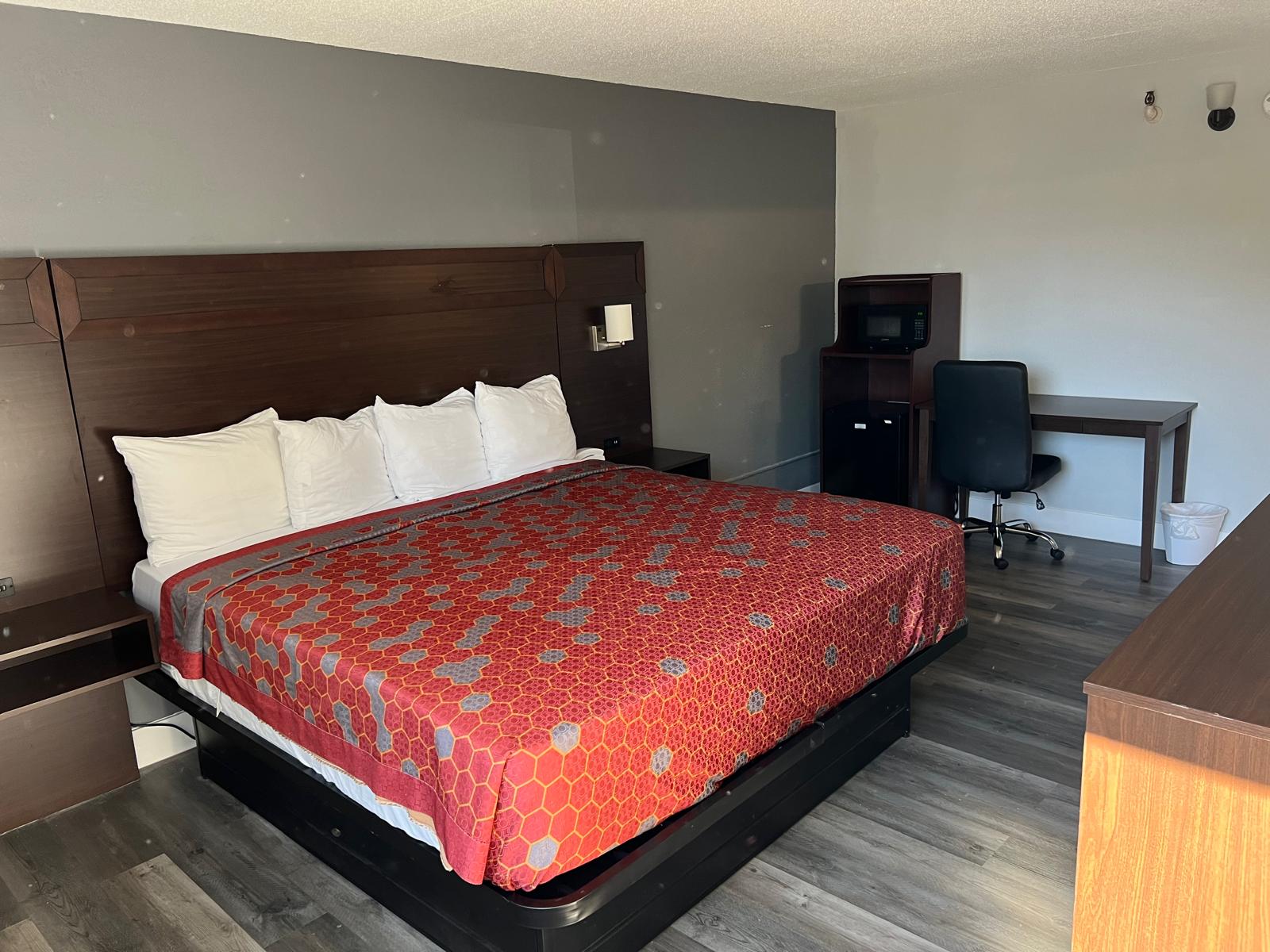 Roseville Inn Photo