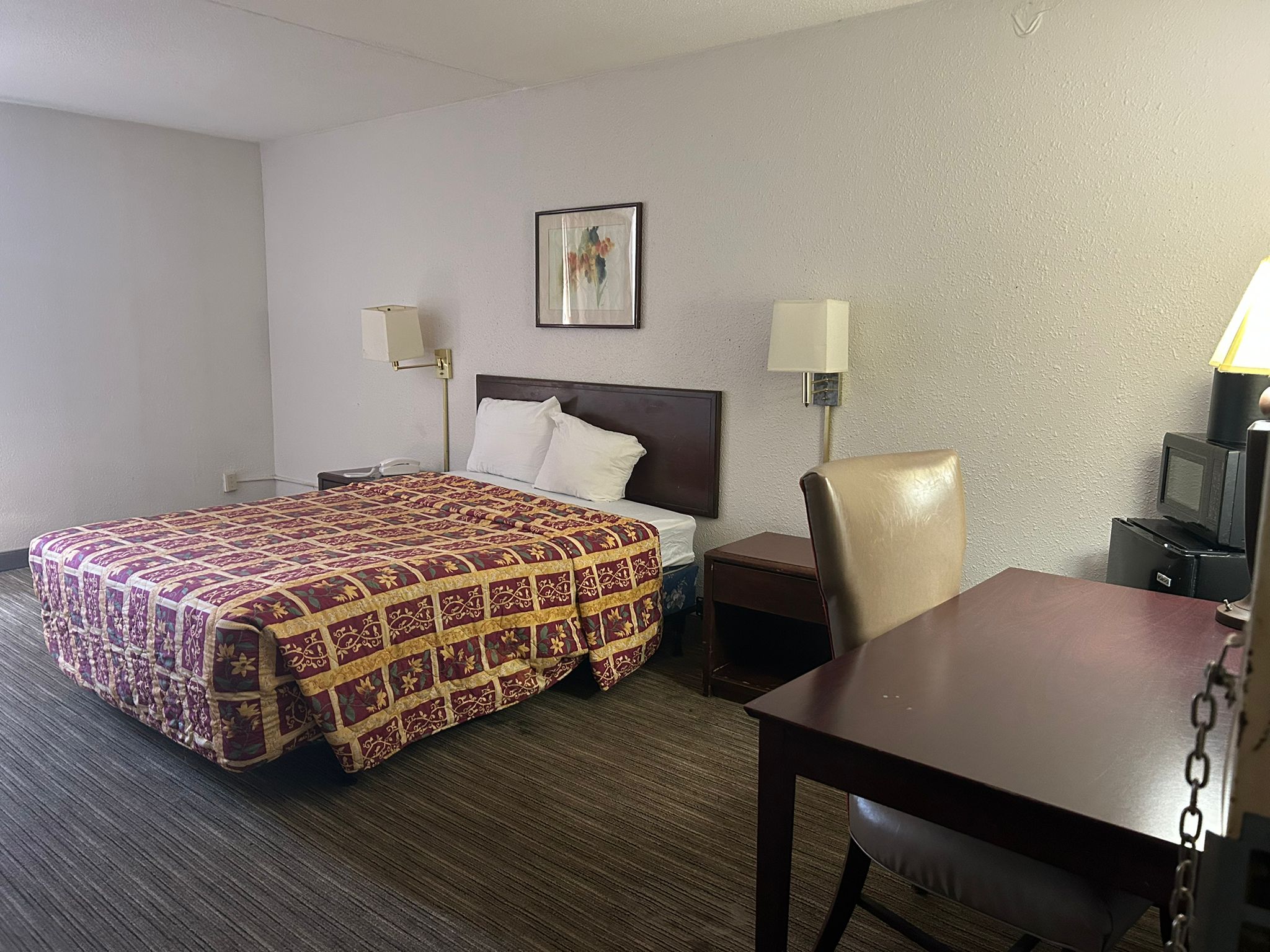 Roseville Inn Photo