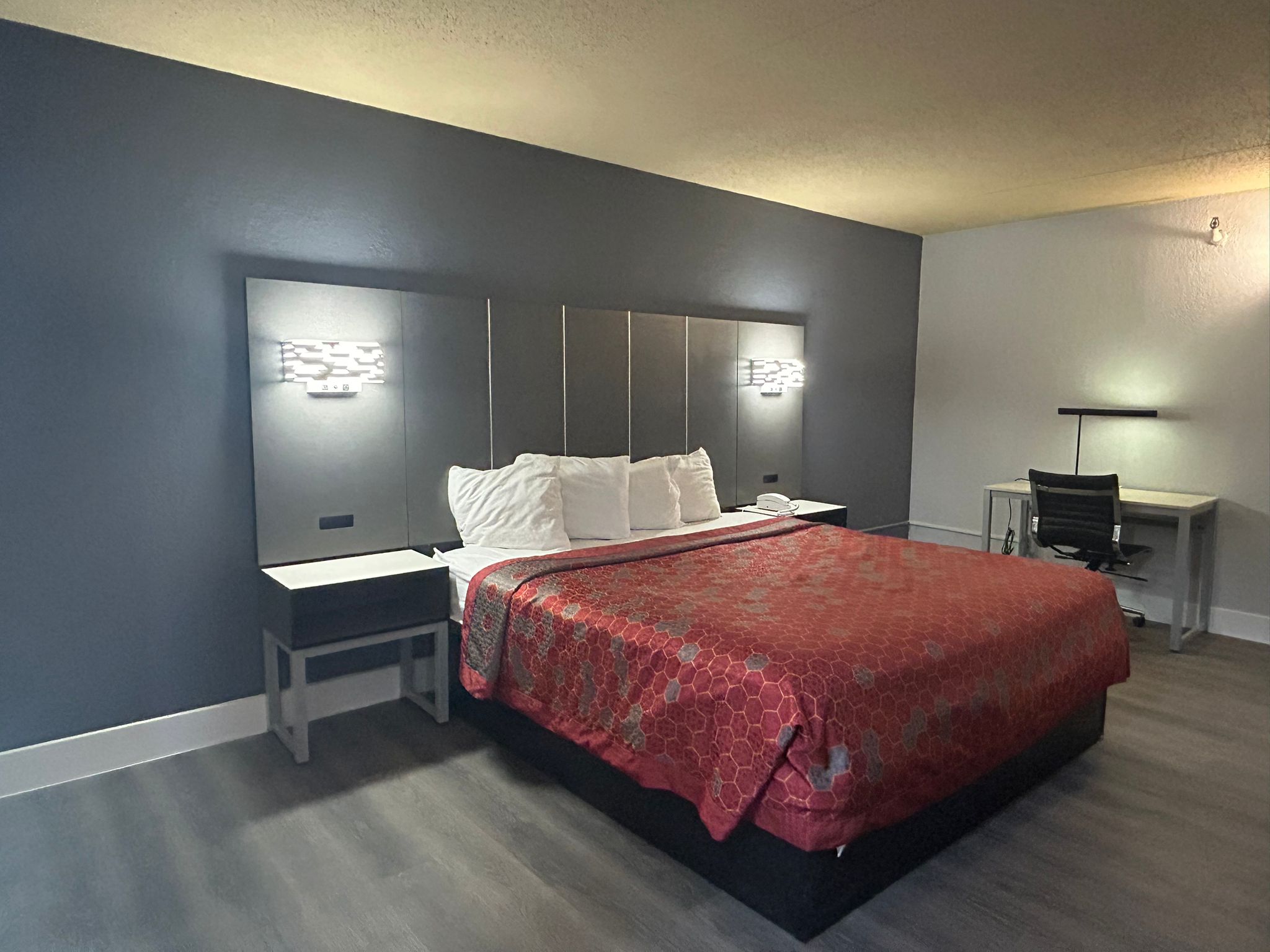 Roseville Inn Photo