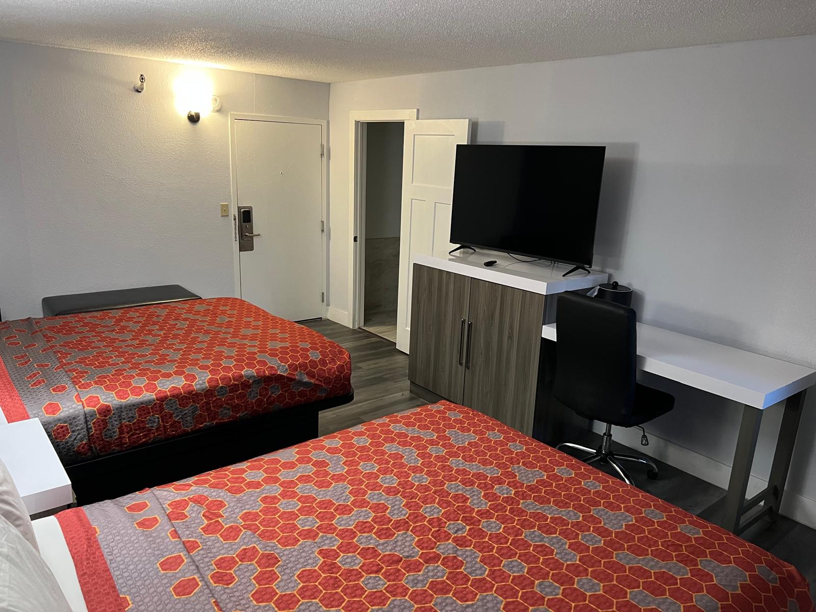 Deluxe 2 Queen bed non-smoking